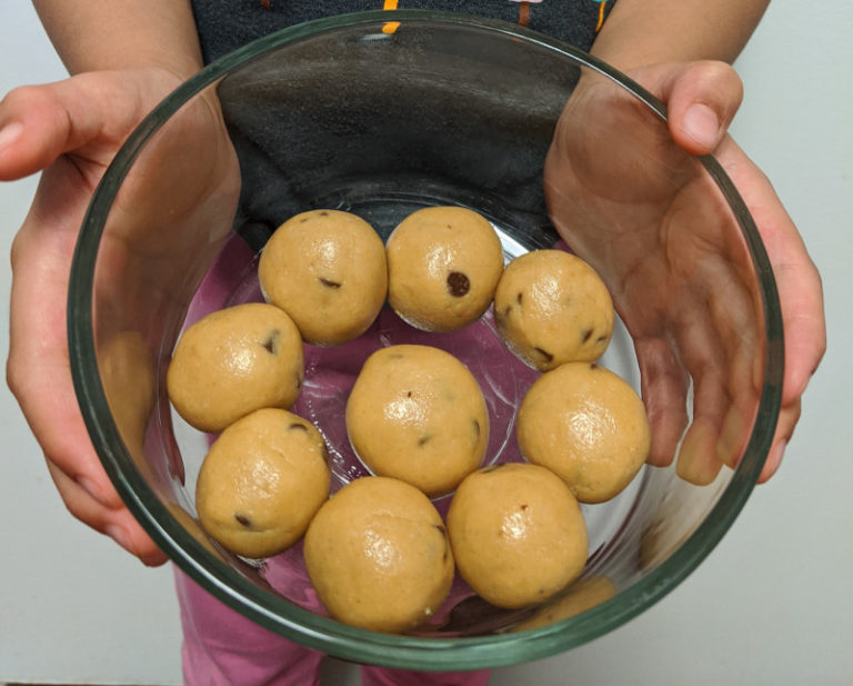 Easy 3 ingredient almond flour snack balls - Plateful of veggies