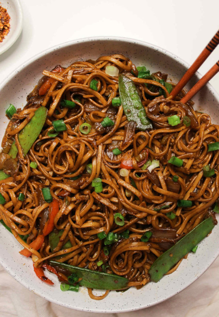 Vegan noodles stir fry with celery - Plateful of veggies